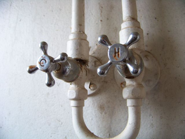 安心で美味しい暮らしを支える現代家庭のための浄水器とカートリッジ徹底考察