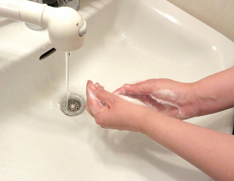 家庭の水を美味しく安心に導く蛇口直結型浄水器とカートリッジ管理の新常識